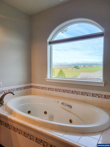 387 NE Rose Tree Dr, Sublimity, OR 97385