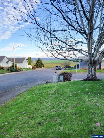 387 NE Rose Tree Dr, Sublimity, OR 97385