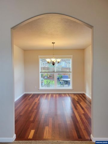 387 NE Rose Tree Dr, Sublimity, OR 97385