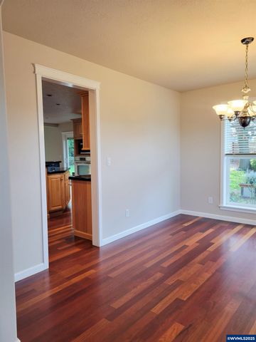 387 NE Rose Tree Dr, Sublimity, OR 97385