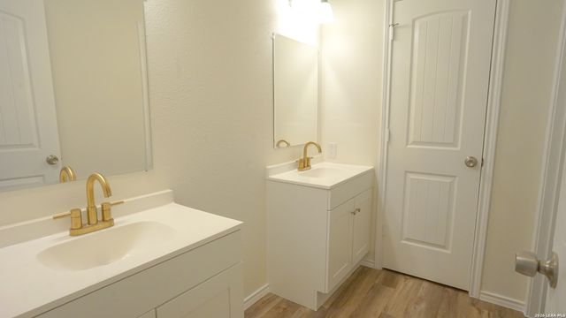 1306 S Ellison Dr, San Antonio, TX 78245