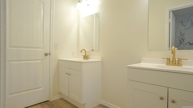 1306 S Ellison Dr, San Antonio, TX 78245