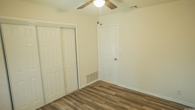 1306 S Ellison Dr, San Antonio, TX 78245