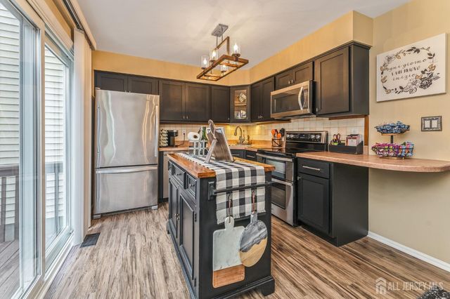 3 Siedler Lane, Sayreville, NJ 08872