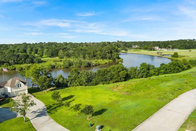 4440 E Bayou Maison Circle, Dickinson, TX 77539