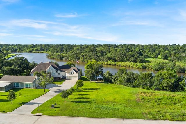 4440 E Bayou Maison Circle, Dickinson, TX 77539