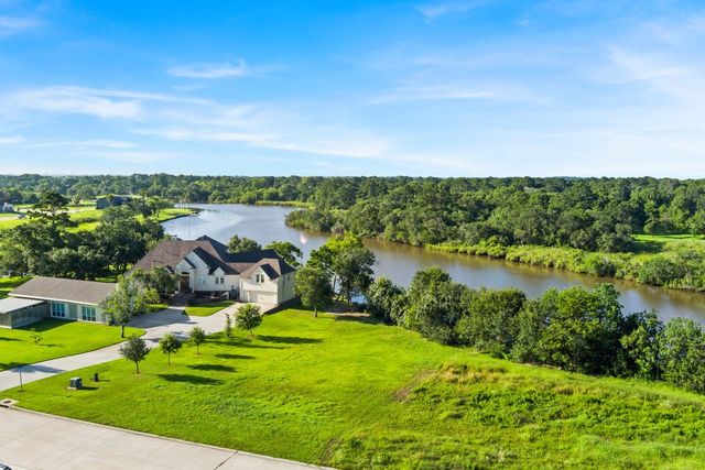4440 E Bayou Maison Circle, Dickinson, TX 77539