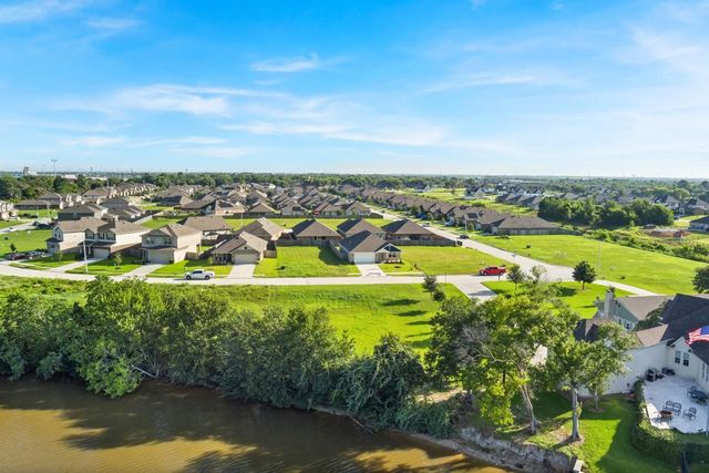 4440 E Bayou Maison Circle, Dickinson, TX 77539