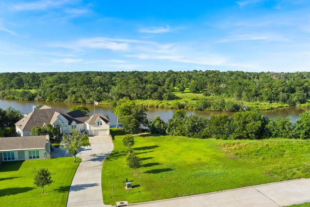 4440 E Bayou Maison Circle, Dickinson, TX 77539