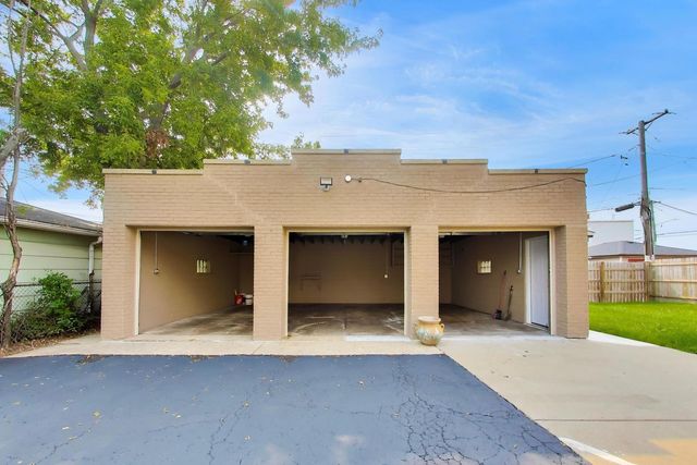 206 25th Avenue, Bellwood, IL 60104