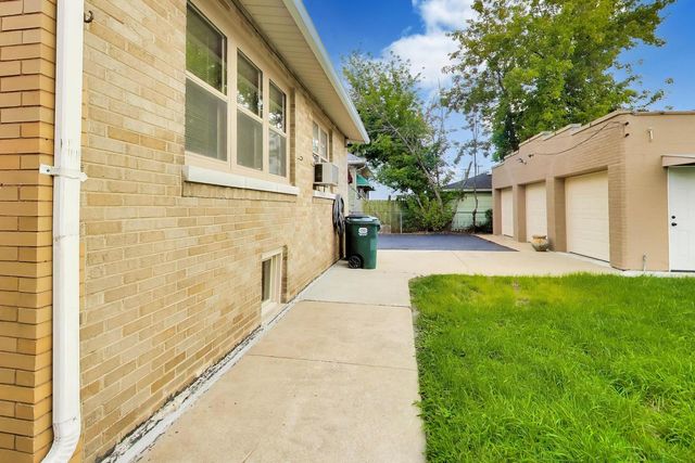 206 25th Avenue, Bellwood, IL 60104