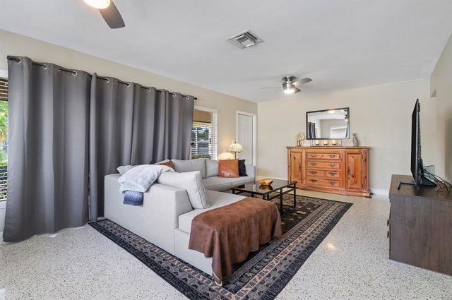 2757 NE 29th Avenue 2, Lighthouse Point, FL 33064