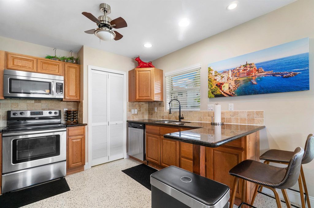 2757 NE 29th Avenue 2, Lighthouse Point, FL 33064