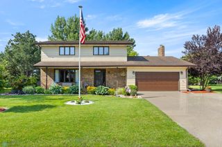 21 35th Avenue NE, Fargo, ND 58102