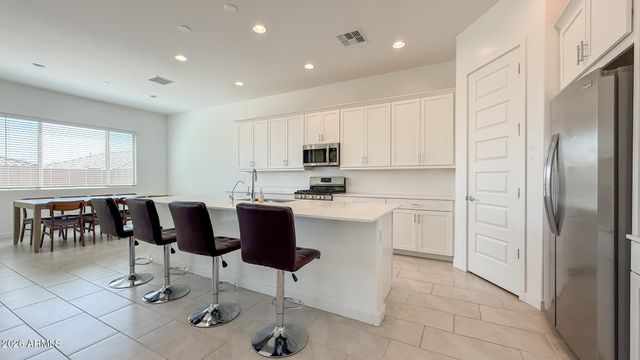 2041 W SIERRA SUNSET Trail 2, Phoenix, AZ 85085