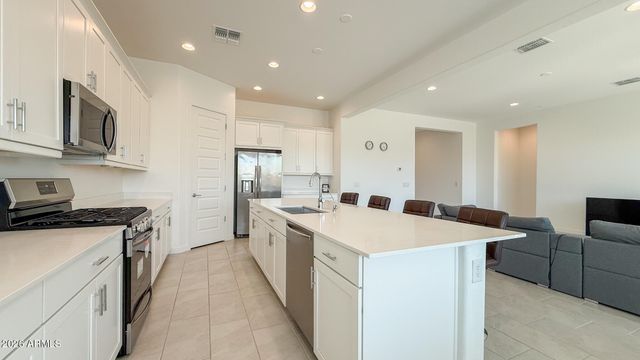 2041 W SIERRA SUNSET Trail 2, Phoenix, AZ 85085