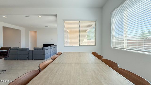 2041 W SIERRA SUNSET Trail 2, Phoenix, AZ 85085