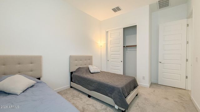 2041 W SIERRA SUNSET Trail 2, Phoenix, AZ 85085
