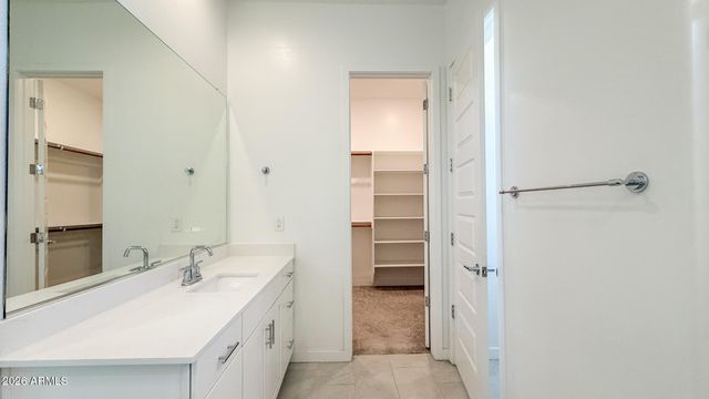 2041 W SIERRA SUNSET Trail 2, Phoenix, AZ 85085