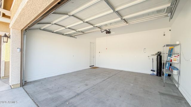 2041 W SIERRA SUNSET Trail 2, Phoenix, AZ 85085