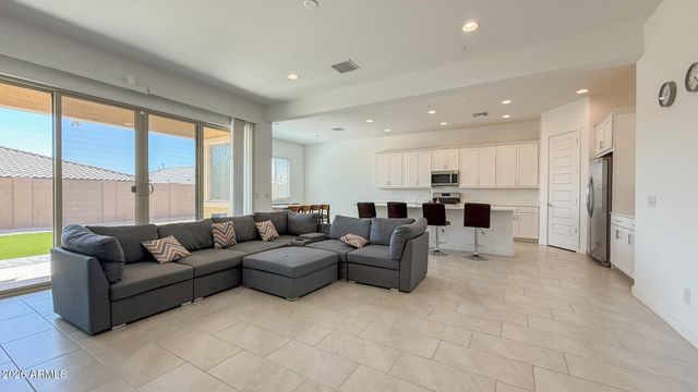2041 W SIERRA SUNSET Trail 2, Phoenix, AZ 85085