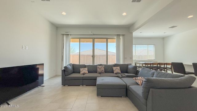 2041 W SIERRA SUNSET Trail 2, Phoenix, AZ 85085