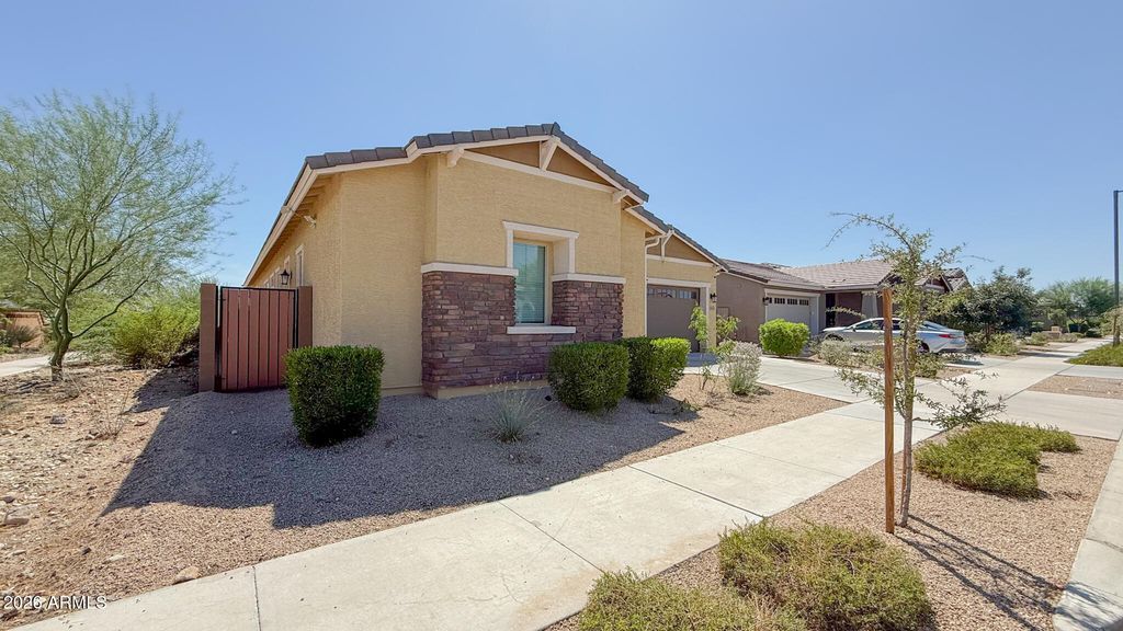 2041 W SIERRA SUNSET Trail 2, Phoenix, AZ 85085
