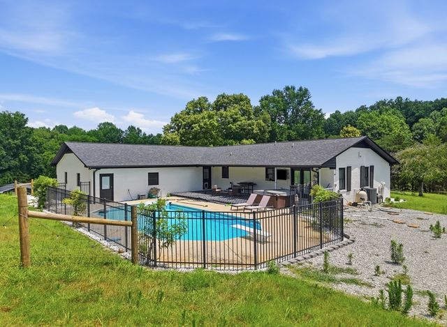 237 S Fork Rd, Sparta, TN 38583