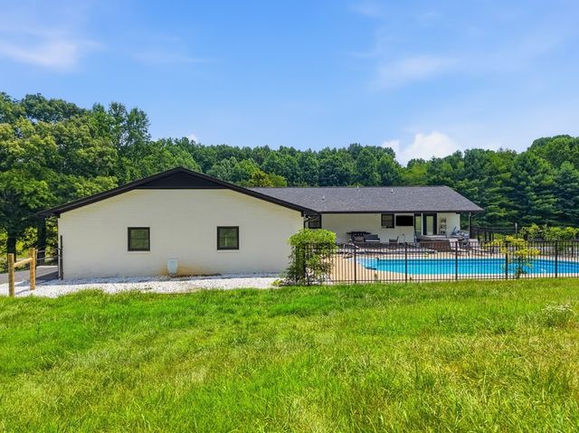 237 S Fork Rd, Sparta, TN 38583