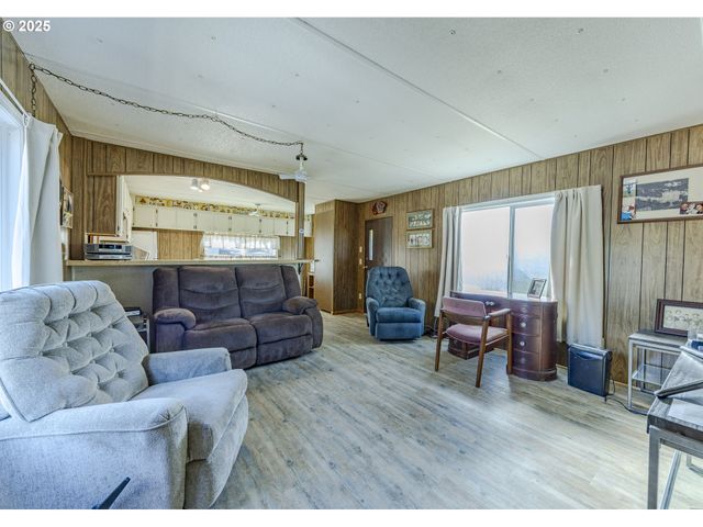 77500 S 6TH St C19, Cottage Grove, OR 97424