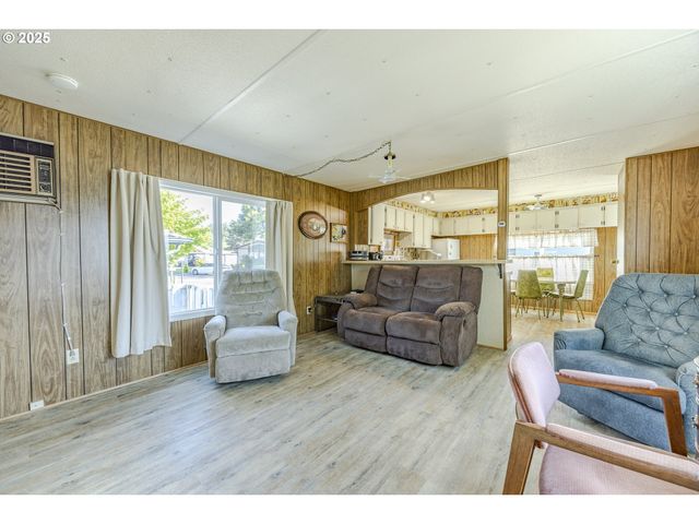 77500 S 6TH St C19, Cottage Grove, OR 97424