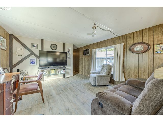 77500 S 6TH St C19, Cottage Grove, OR 97424
