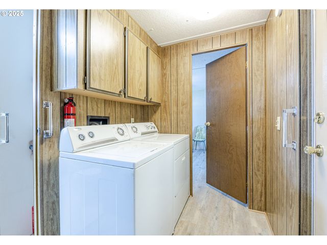 77500 S 6TH St C19, Cottage Grove, OR 97424