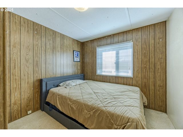 77500 S 6TH St C19, Cottage Grove, OR 97424