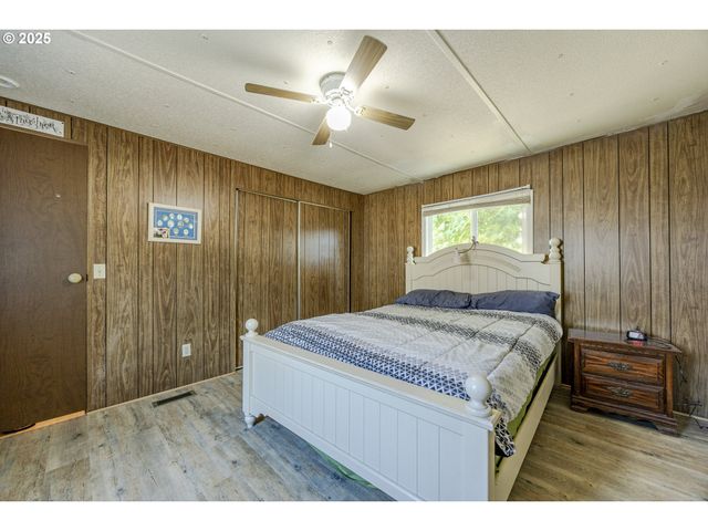 77500 S 6TH St C19, Cottage Grove, OR 97424