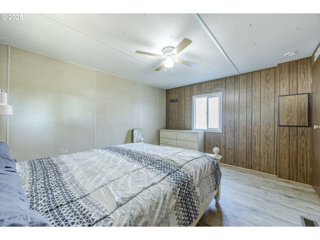 77500 S 6TH St C19, Cottage Grove, OR 97424