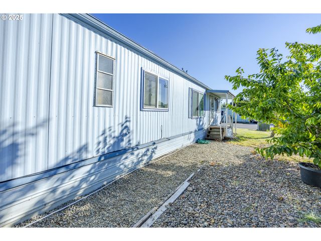 77500 S 6TH St C19, Cottage Grove, OR 97424
