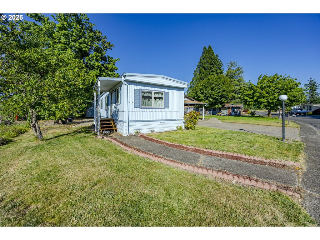 77500 S 6TH St C19, Cottage Grove, OR 97424