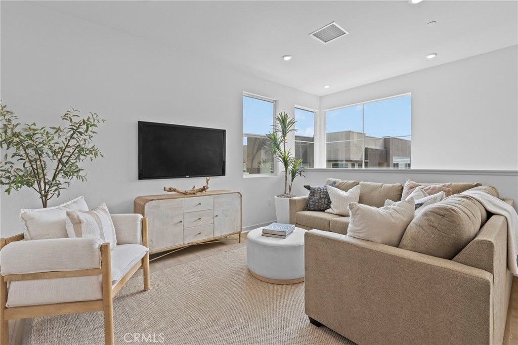 Image 10 of property listing at 3648 S. Eichler Paseo 5, Ontario, CA 91761