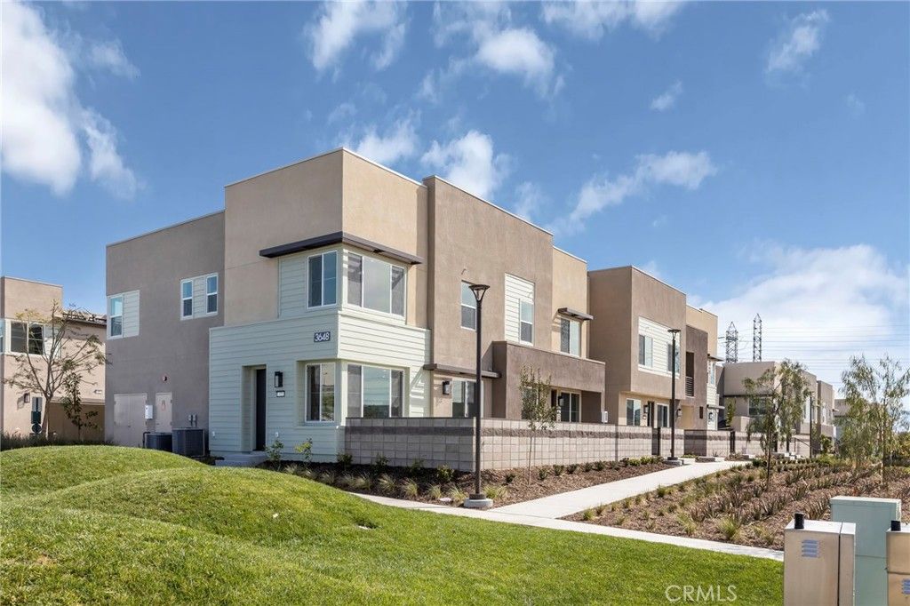 Image 2 of property listing at 3648 S. Eichler Paseo 5, Ontario, CA 91761