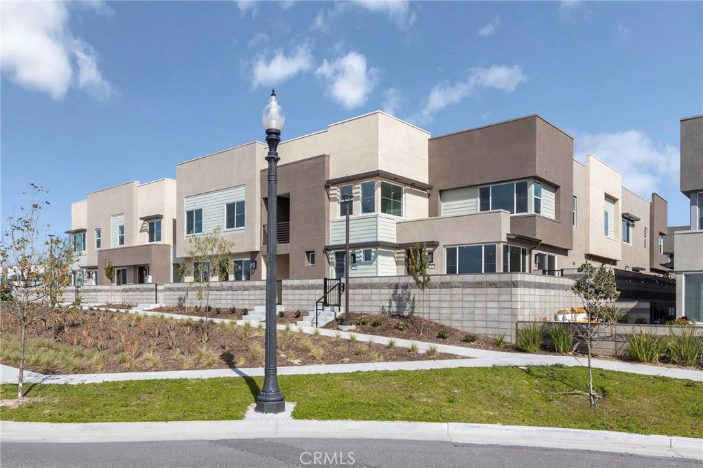 Image 3 of property listing at 3648 S. Eichler Paseo 5, Ontario, CA 91761