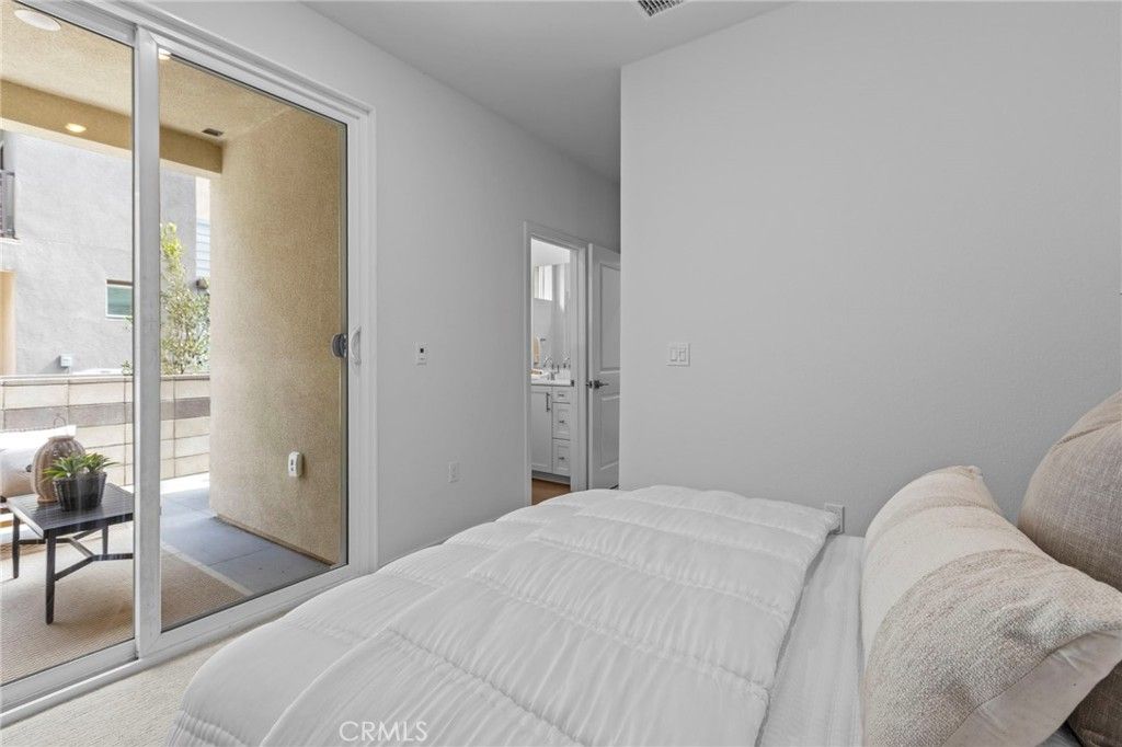 Image 7 of property listing at 3648 S. Eichler Paseo 5, Ontario, CA 91761