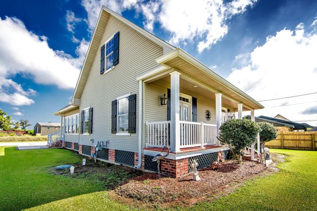 241 Horseshoe Rd, Schriever, LA 70395