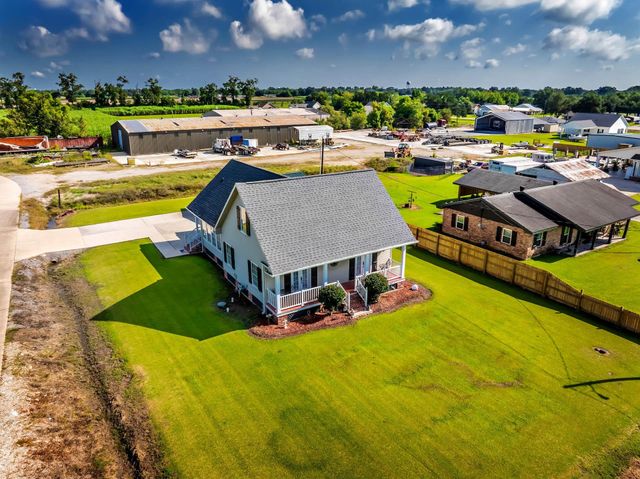 241 Horseshoe Rd, Schriever, LA 70395