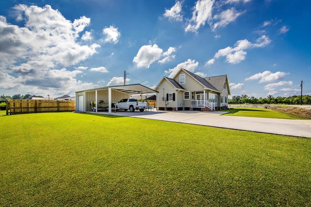 241 Horseshoe Rd, Schriever, LA 70395