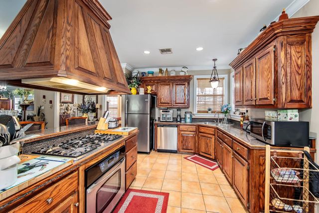 241 Horseshoe Rd, Schriever, LA 70395