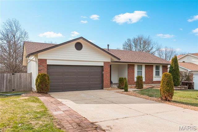 11 Lost Dutchman Drive, St Peters, MO 63376