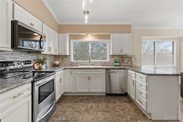 11 Lost Dutchman Drive, St Peters, MO 63376