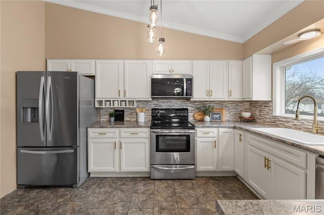 11 Lost Dutchman Drive, St Peters, MO 63376