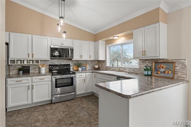 11 Lost Dutchman Drive, St Peters, MO 63376